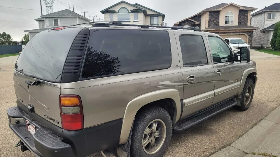 Chevrolet Suburban 2002 photo 3