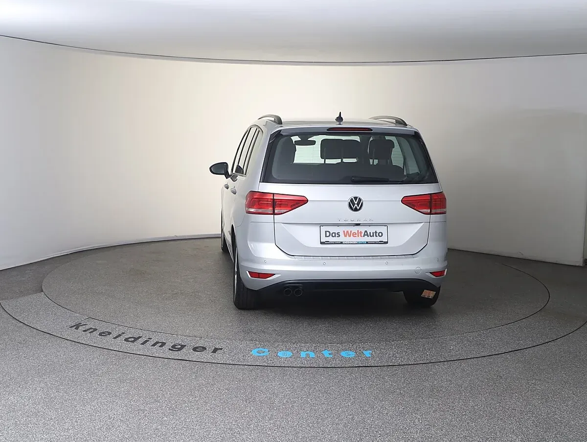Volkswagen Touran 2023 photo 3