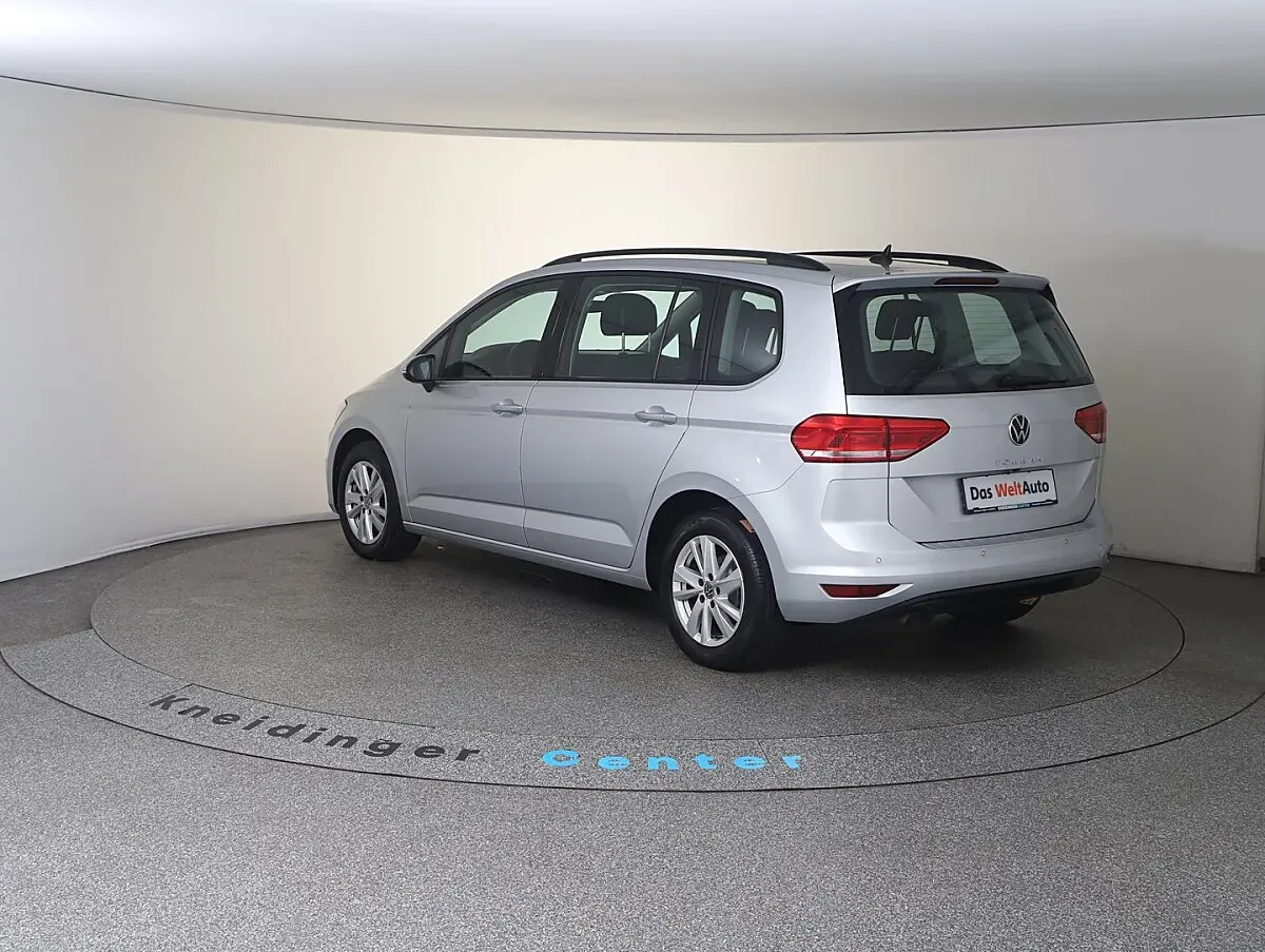 Volkswagen Touran 2023 photo 2