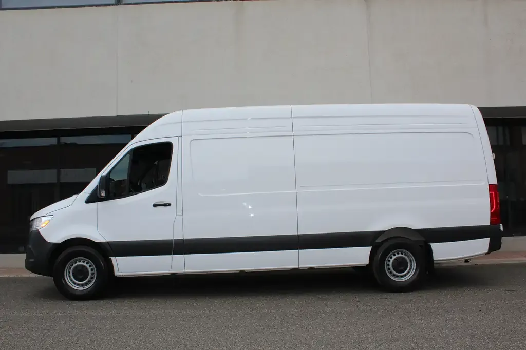 Mercedes-Benz Sprinter 2025 photo 2