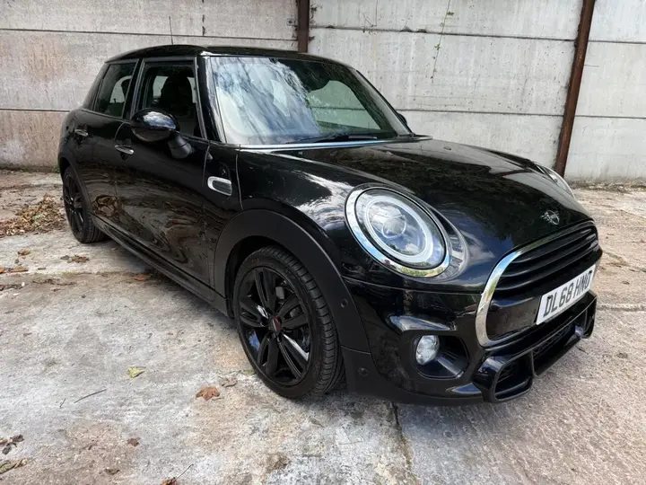 Mini Hatch 2018 photo 2