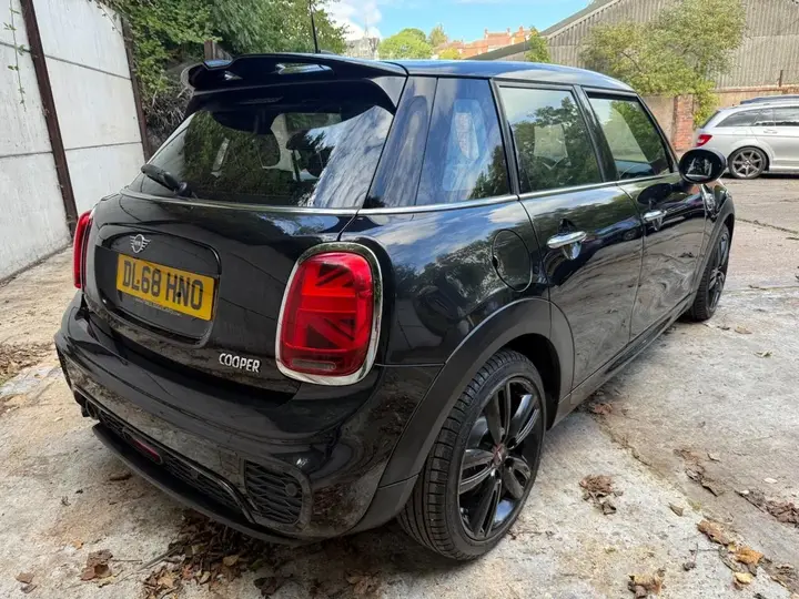 Mini Hatch 2018 photo 3