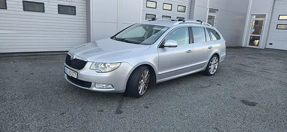 Skoda Superb 2013 photo 2