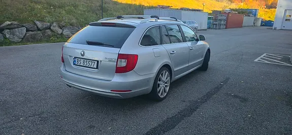 Skoda Superb 2013 photo 4