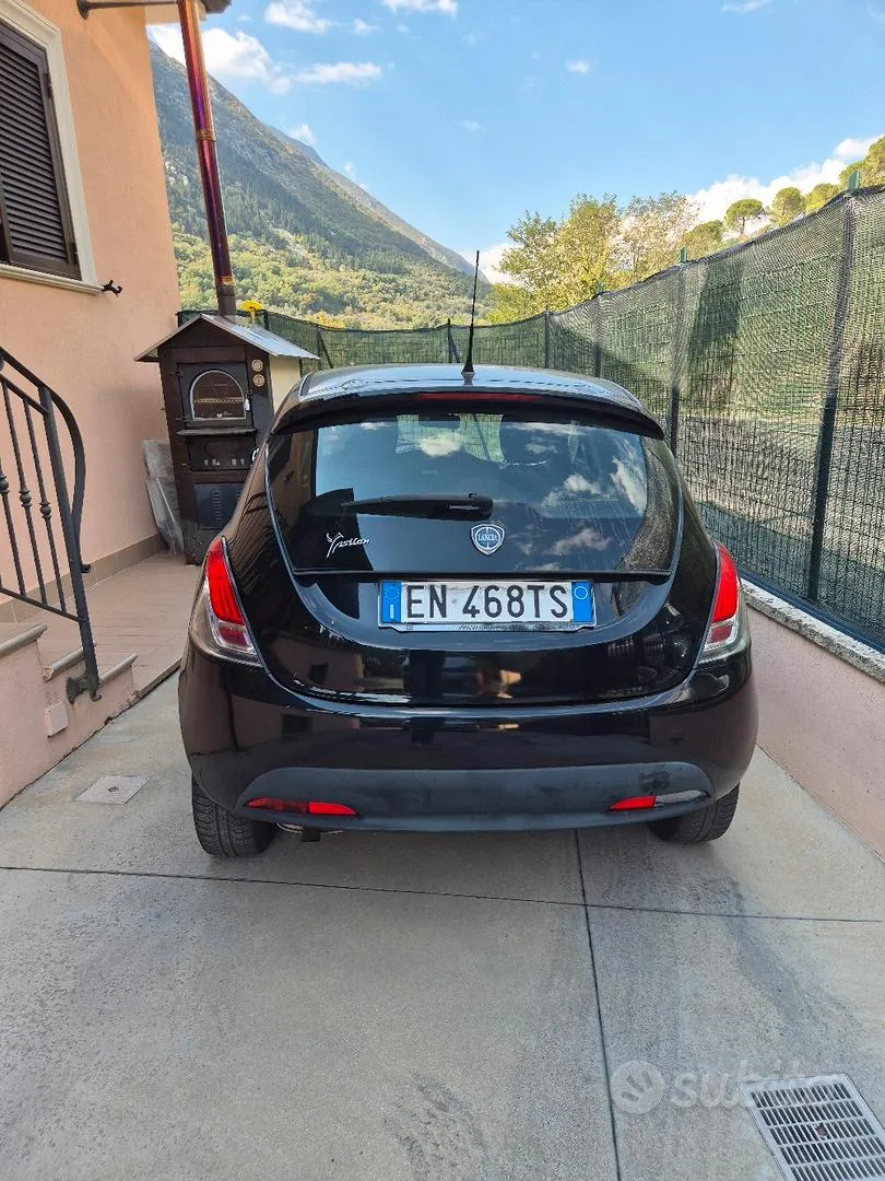 Lancia Ypsilon 2012 photo 2