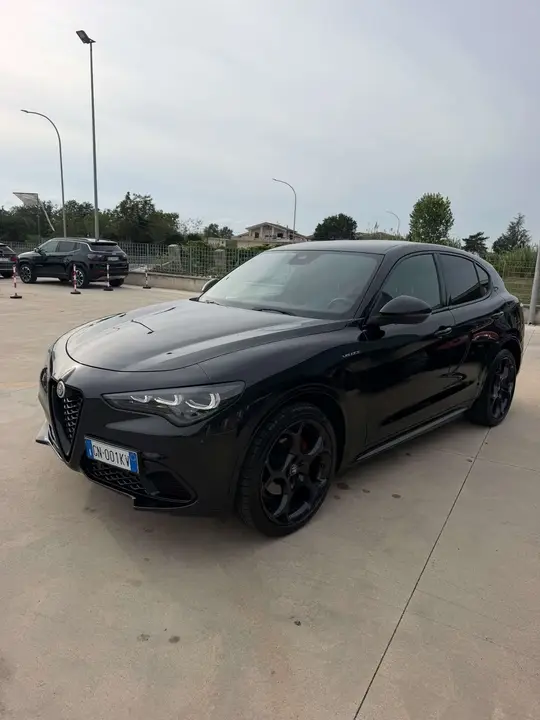 Alfa Romeo Stelvio 2023 photo 2