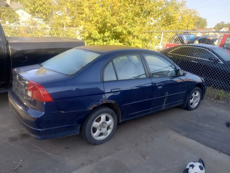Honda Civic 2004 photo 2