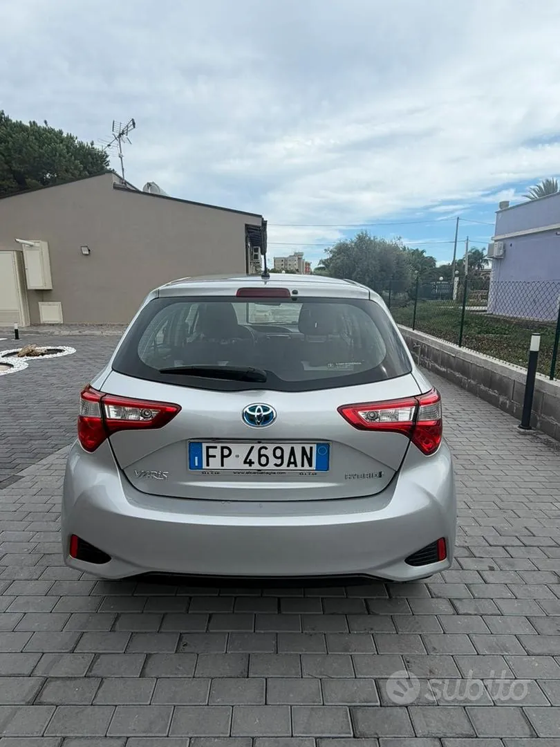 Toyota Yaris 2018 photo 2