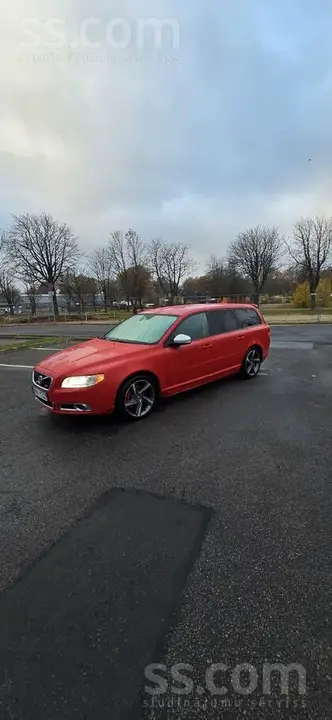 Volvo V70 2011 photo 2