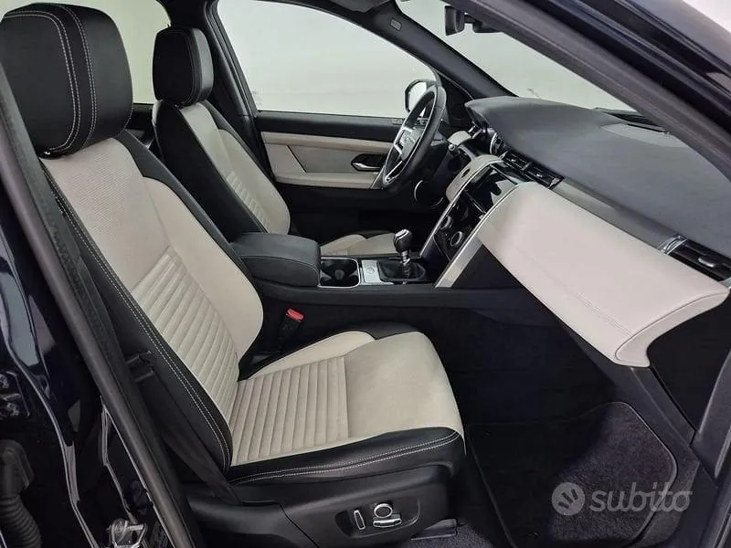 Land Rover Discovery Sport 2022 photo 3