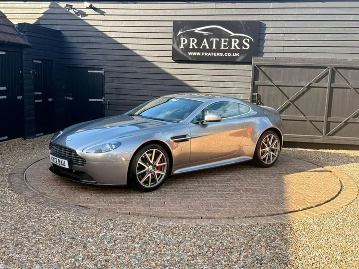 Aston Martin Vantage 2012 photo 2