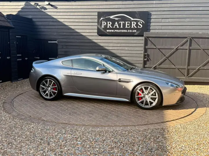 Aston Martin Vantage 2012 photo 5