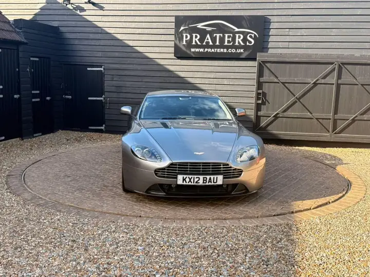 Aston Martin Vantage 2012 photo 3