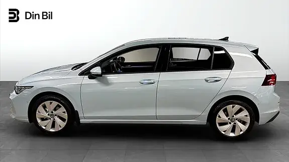 Volkswagen Golf I 2026 photo 2