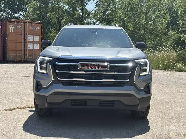 GMC Terrain 2027 photo 3