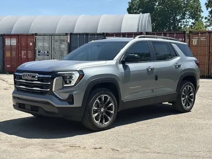 GMC Terrain 2027 photo 4