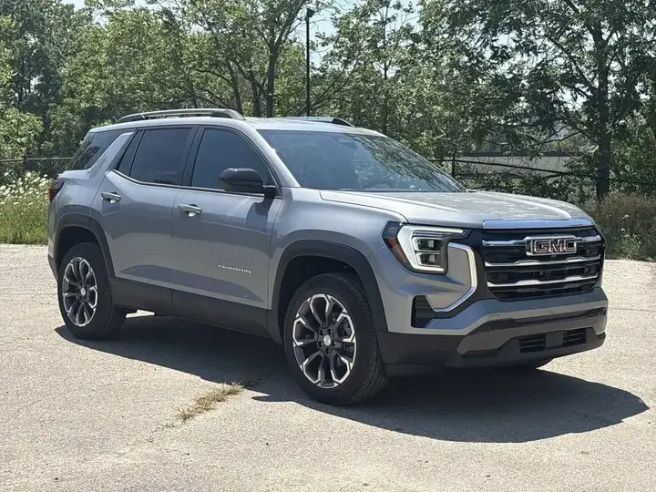 GMC Terrain 2027 photo 2