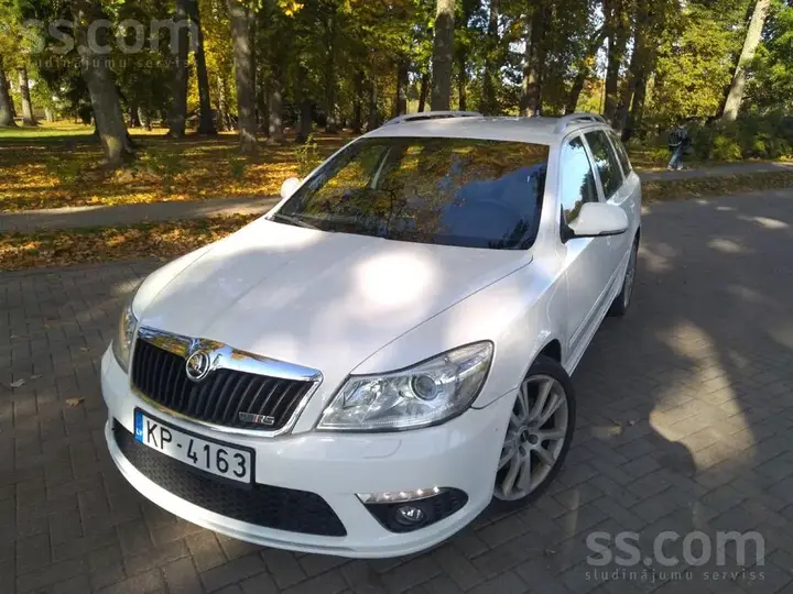 Skoda Octavia 2010 photo 2