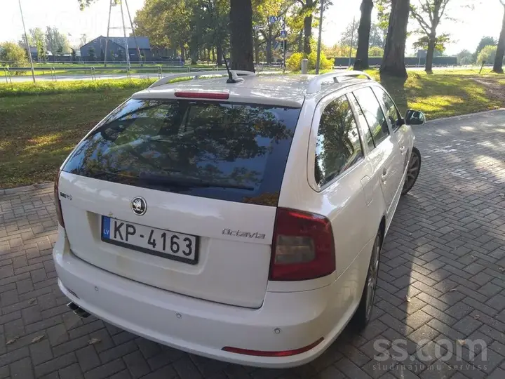 Skoda Octavia 2010 photo 4