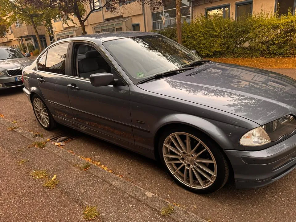 BMW 320I