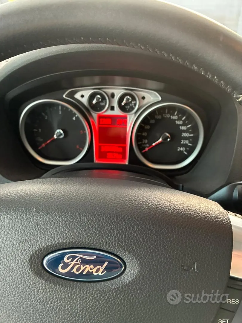 Ford Kuga 2011 photo 3