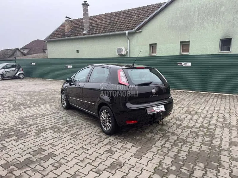 Fiat Grande Punto 2012 photo 4
