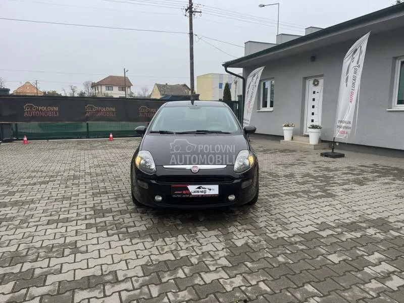 Fiat Grande Punto 2012 photo 2