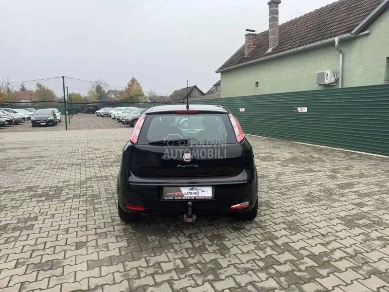 Fiat Grande Punto 2012 photo 5