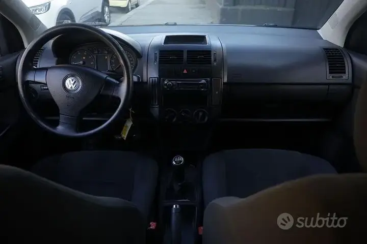 Volkswagen Polo 2008 photo 2