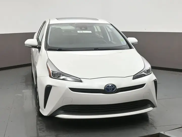 Toyota Prius 2019 photo 2