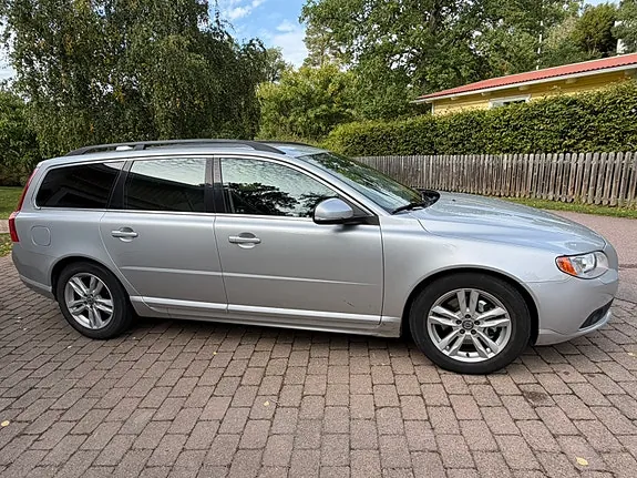 Volvo V70 2013 photo 2