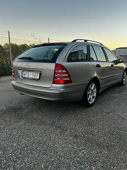 Mercedes-Benz C180 2005 photo 3