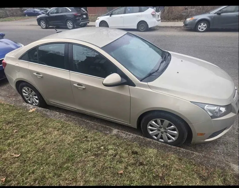 Chevrolet Cruze 2011 photo 2