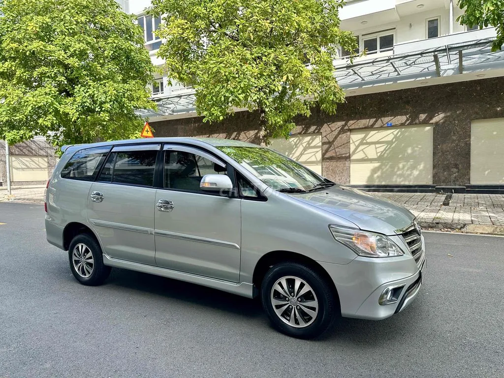 Toyota Innova 2015 photo 2