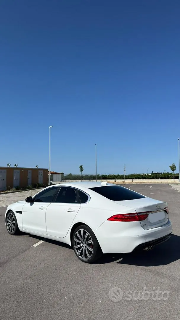 Jaguar Xf 2017 photo 2