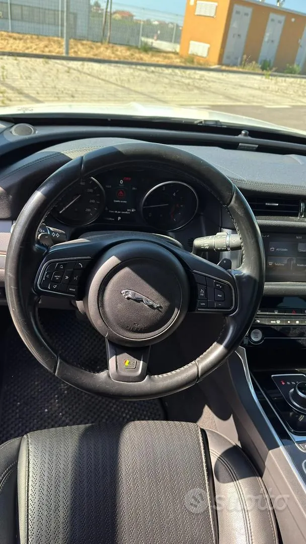Jaguar Xf 2017 photo 5