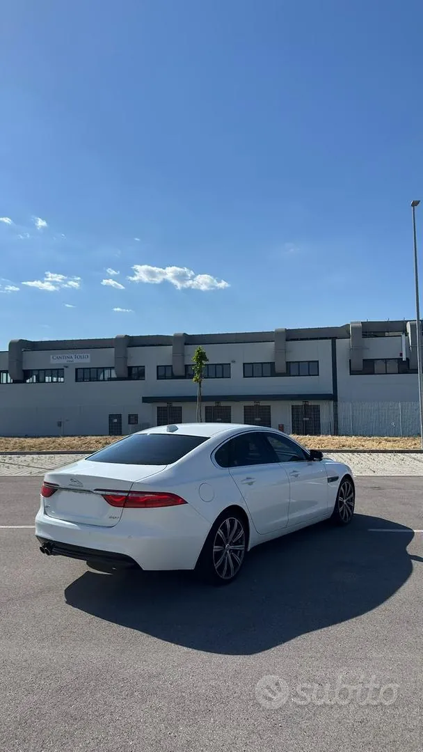 Jaguar Xf 2017 photo 4