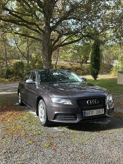 Audi A4 2010 photo 2