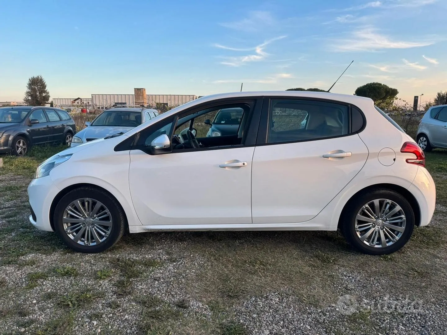 Peugeot 208 2016 photo 3