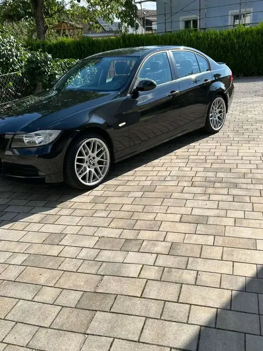 BMW 3 Series 2005 photo 2