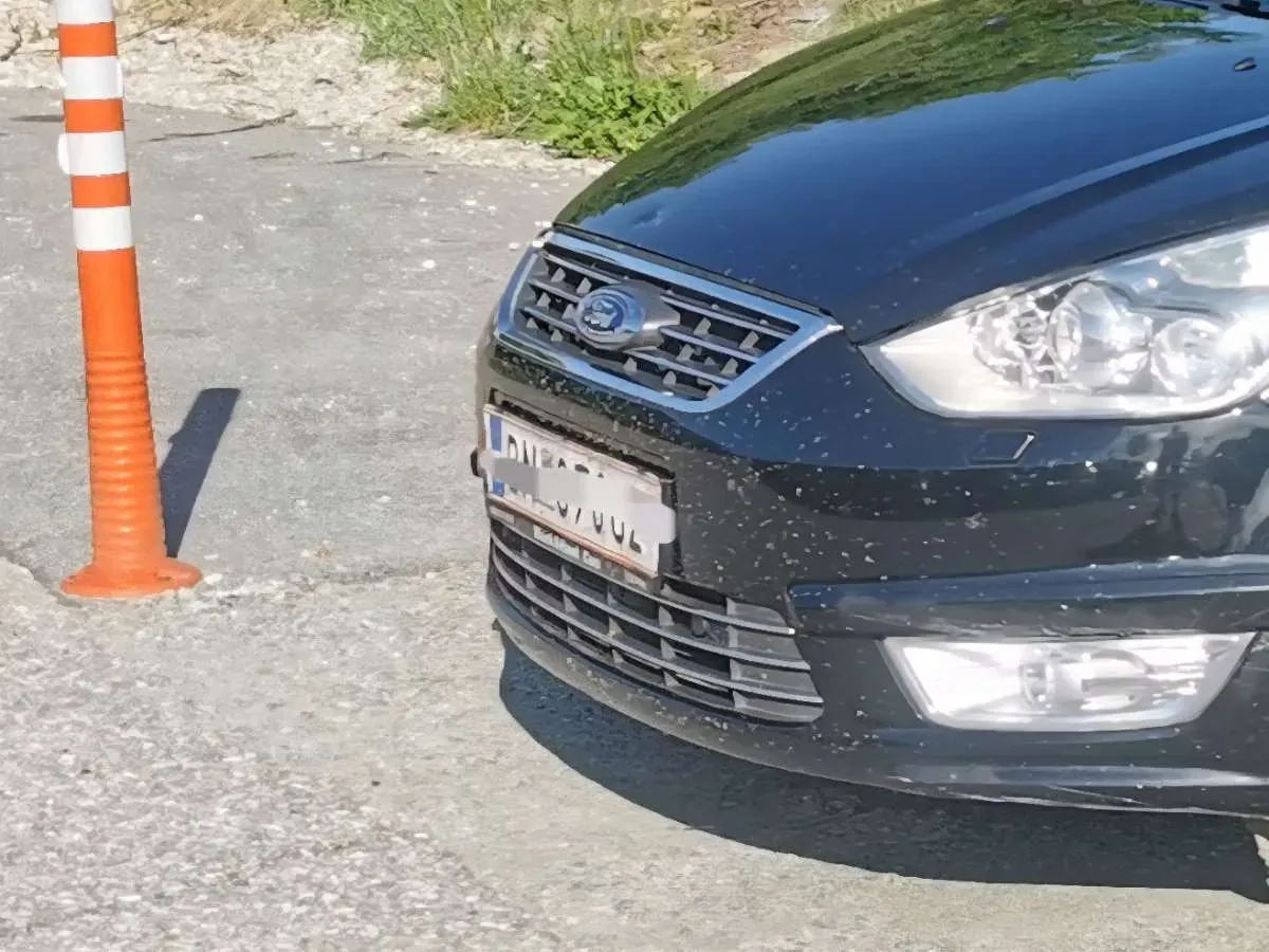 Ford Galaxy 2011 photo 3
