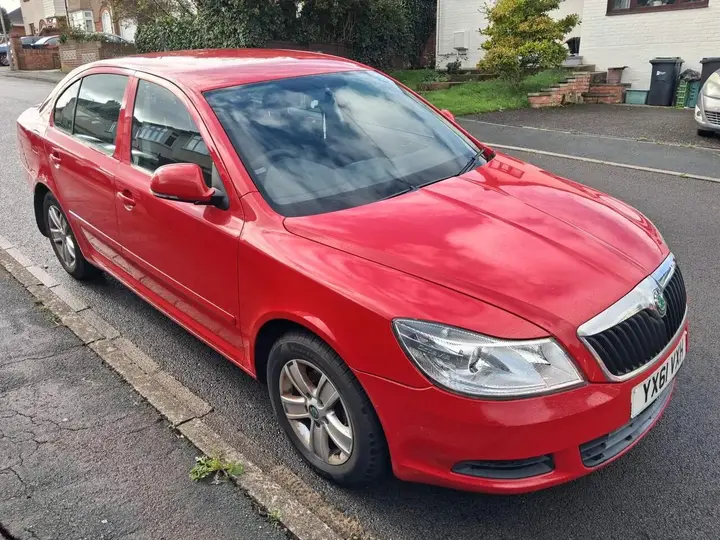 Skoda Octavia 2011 photo 2