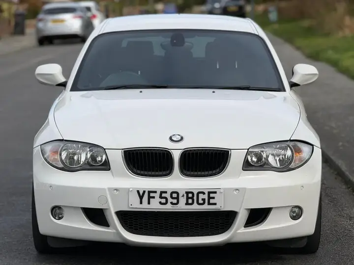 BMW 1 Series 2009 photo 2