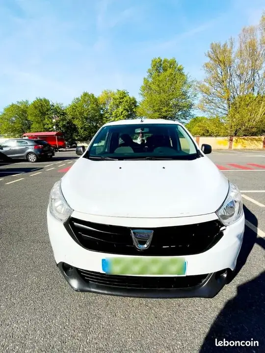 Dacia Lodgy 2015 photo 3
