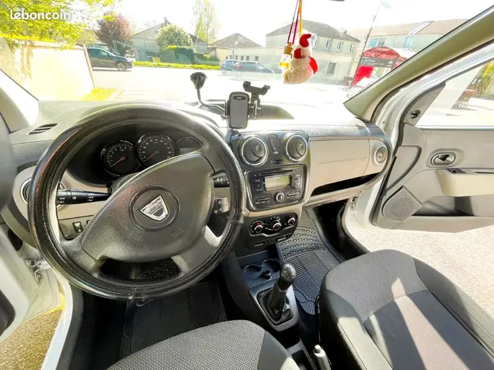 Dacia Lodgy 2015 photo 2