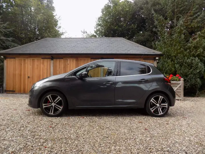Peugeot 208 2015 photo 4