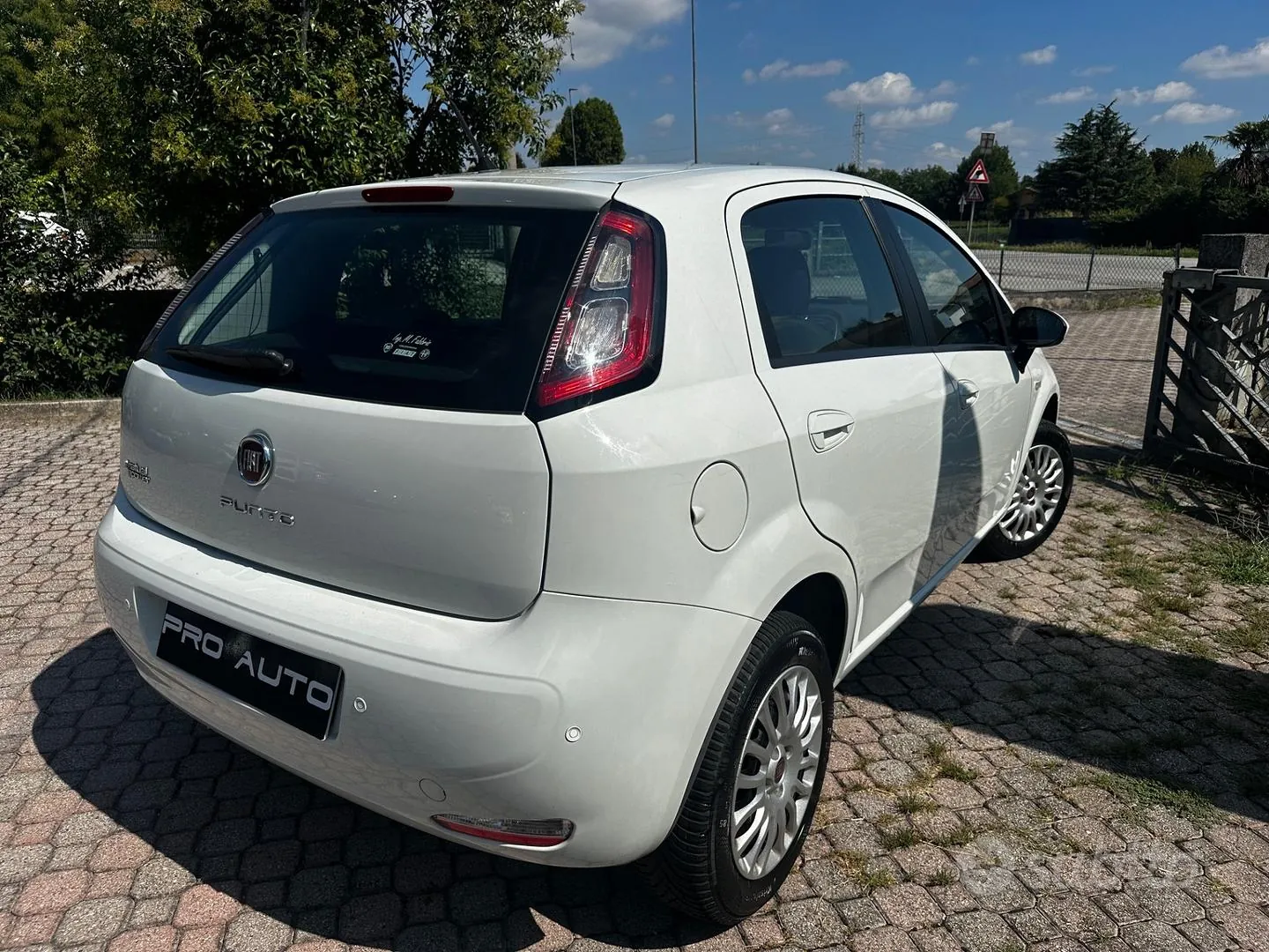 Fiat Grande Punto 2013 photo 5