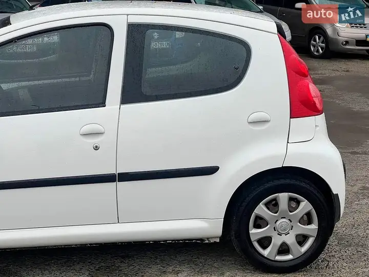Peugeot 107 2011 photo 5