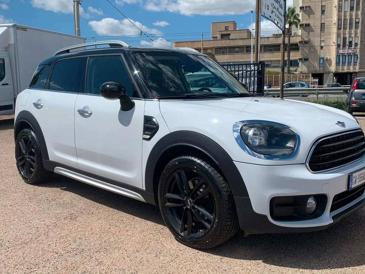 Mini Cooper D Countryman 2017 photo 2