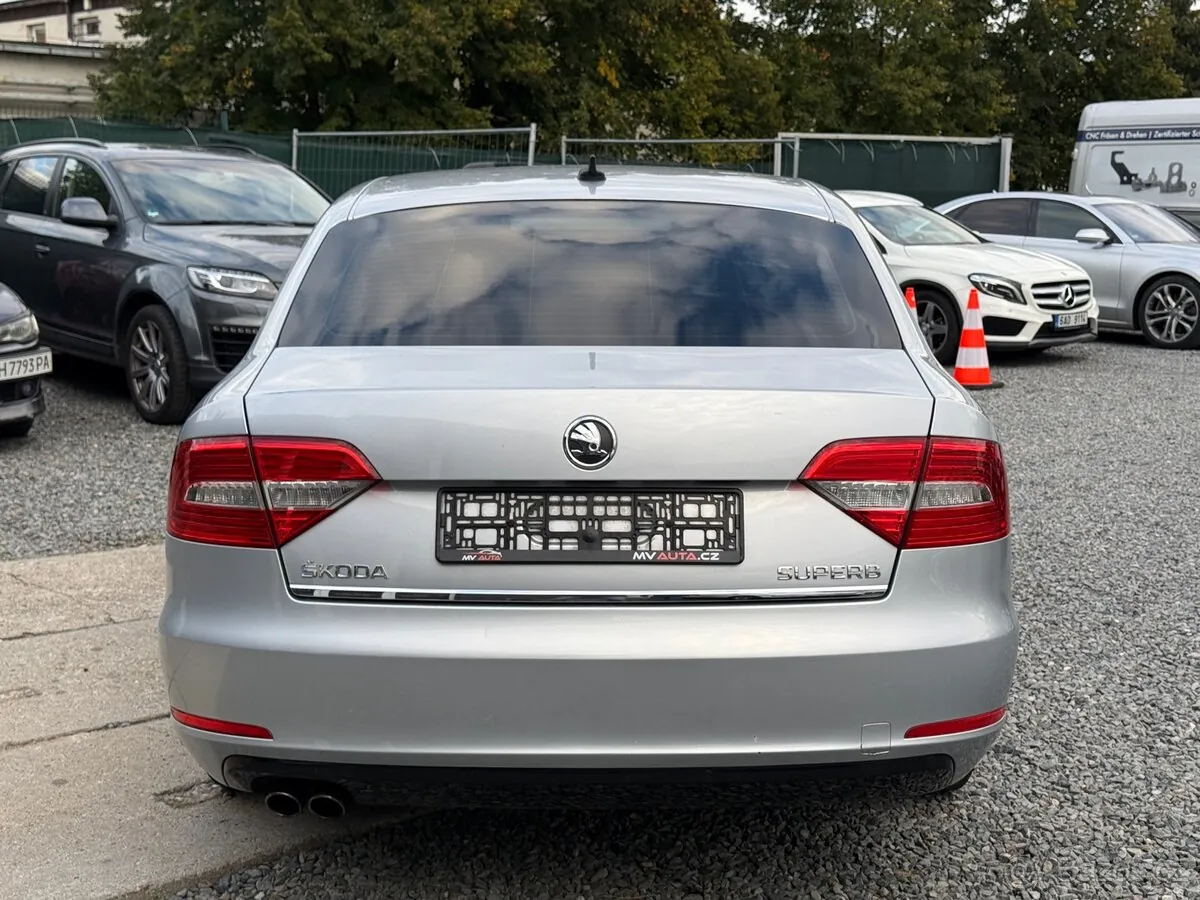 Skoda Superb 2013 photo 5